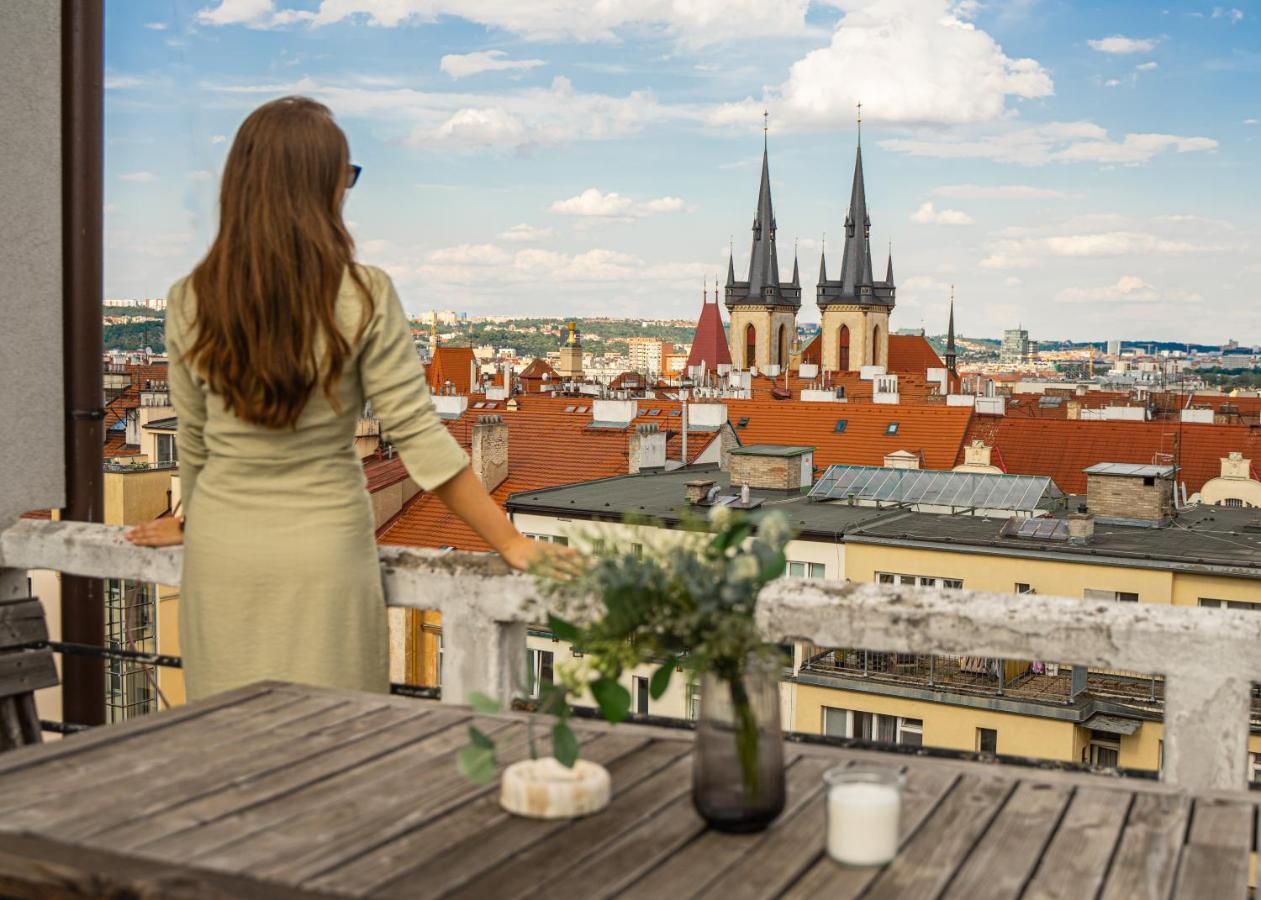 Days - Sunny - View Praga